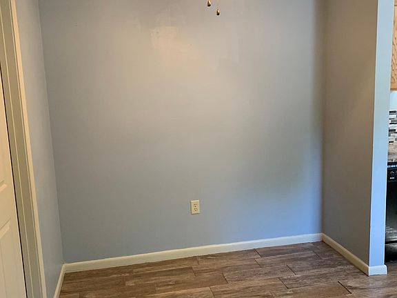 3rd image of 1826 Fox Run Dr APT 3