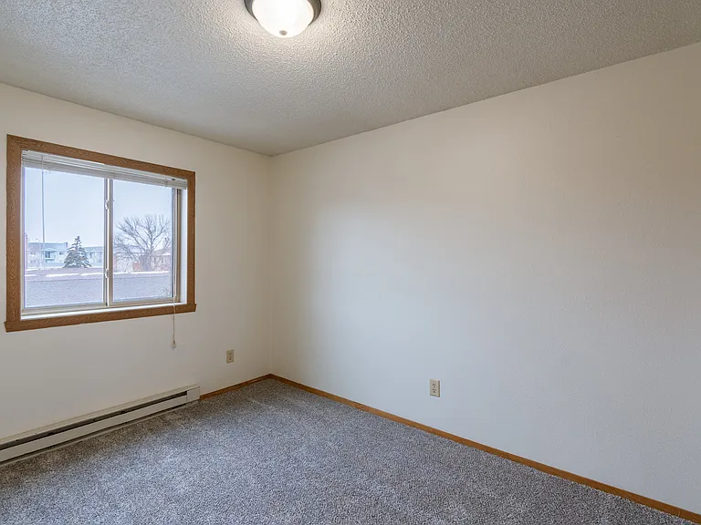 Fargo, ND Crescent Park Apartments | Bedroom