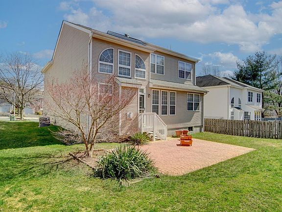 3rd image of 28 Park Knoll Dr