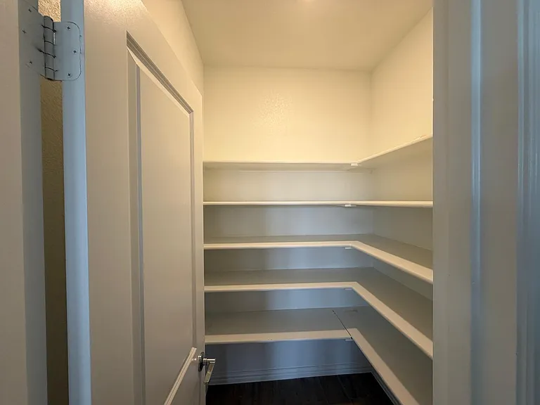 2521 Birchcrest Dr — Photo 10