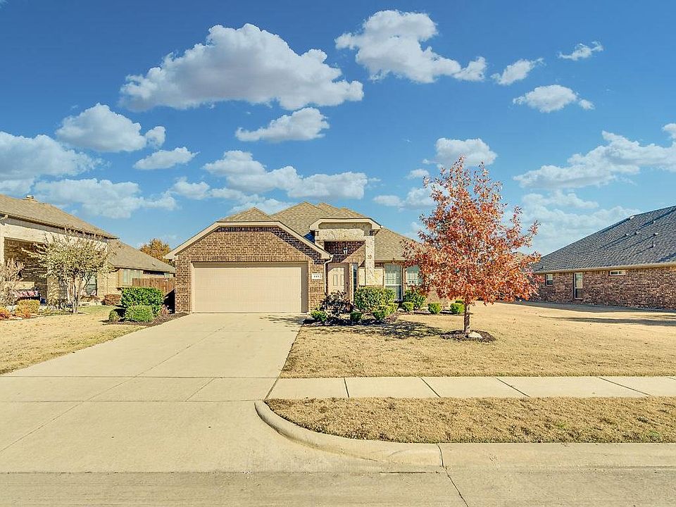 1st image of 115 Lacy Oak Ln