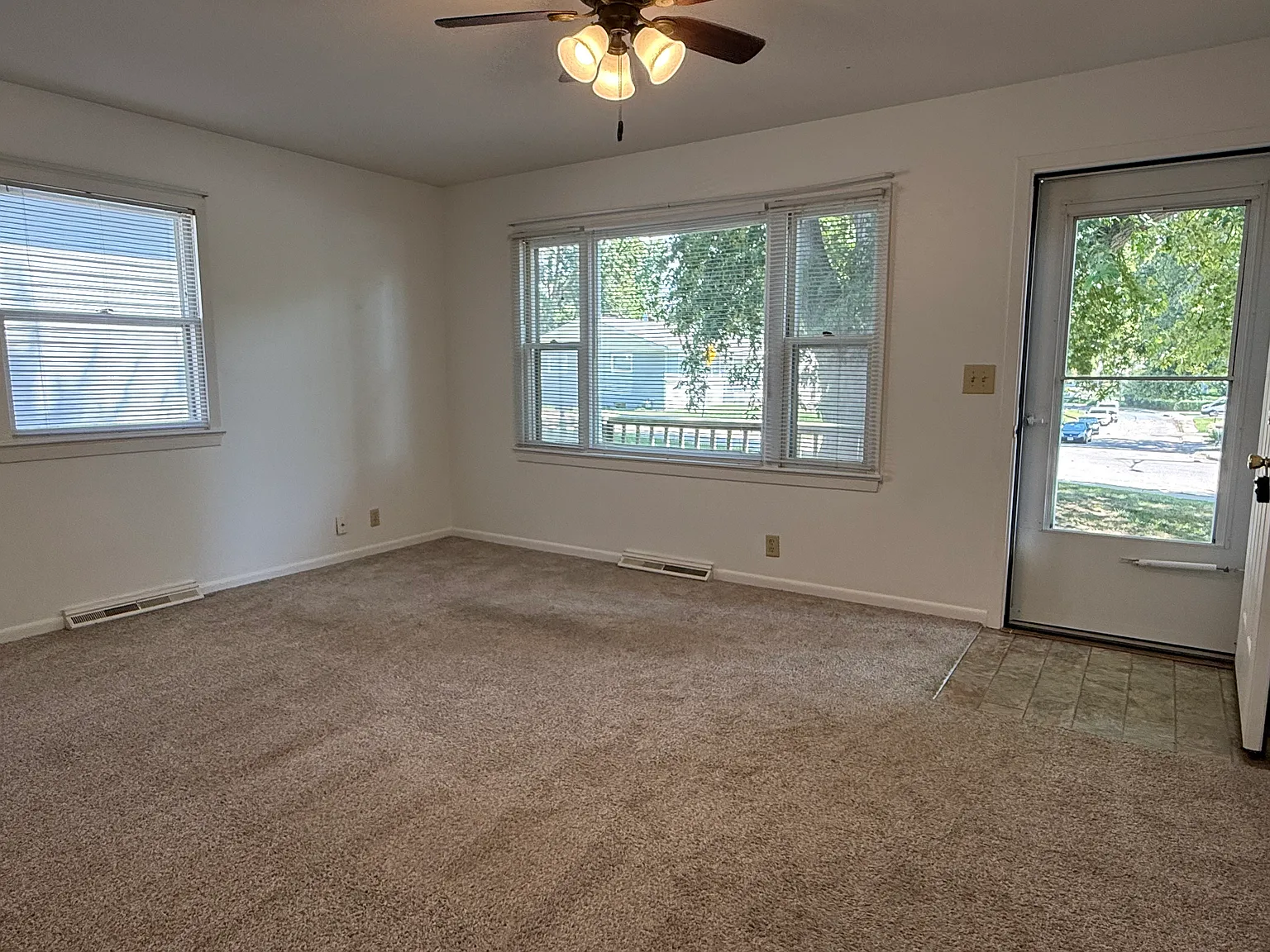 3 bed, 953 sqft, $1,450 — Photo 4