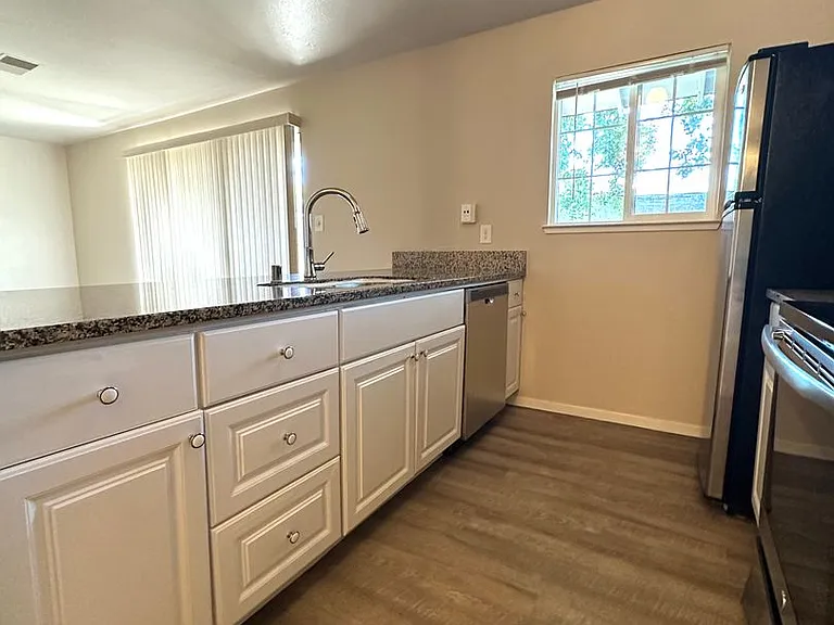 609 Fort Sumpter Dr — Photo 5
