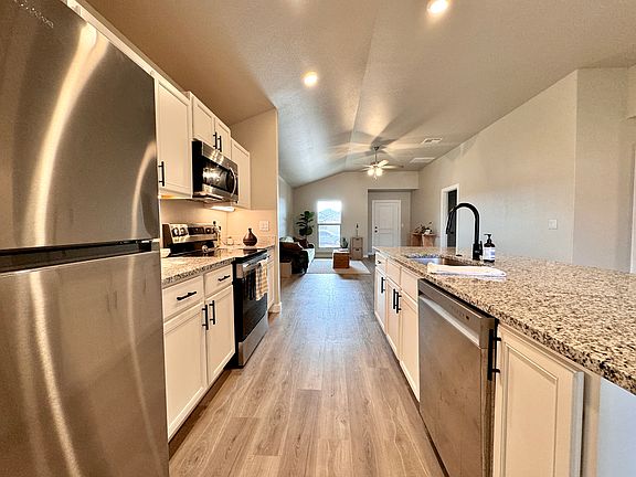 5th image of 3605 Valencia Ave
