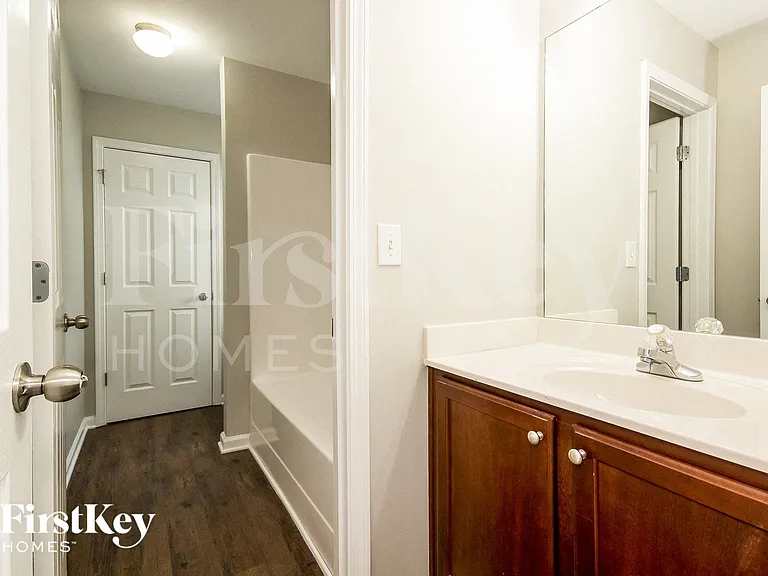 5779 Chatham Cir — Photo 14