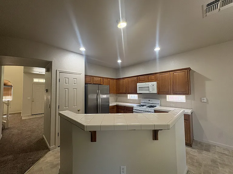 3564 Sarasota Ave — Photo 6