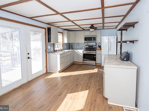 4th image of 618 Cedar Ave