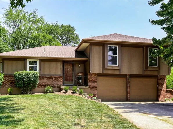 503 SE Brownfield Dr, Lees Summit, MO 64063