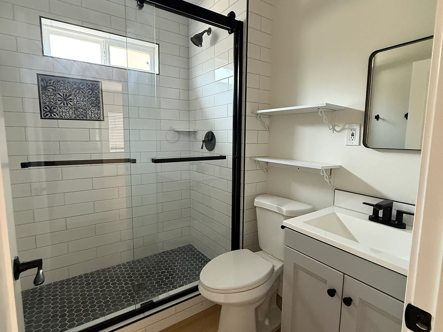 3 bed, 1000 sqft, $3,250 — Photo 4