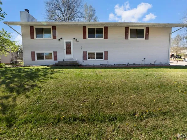 1333 Rolling Fields Dr, Jackson, MO 63755