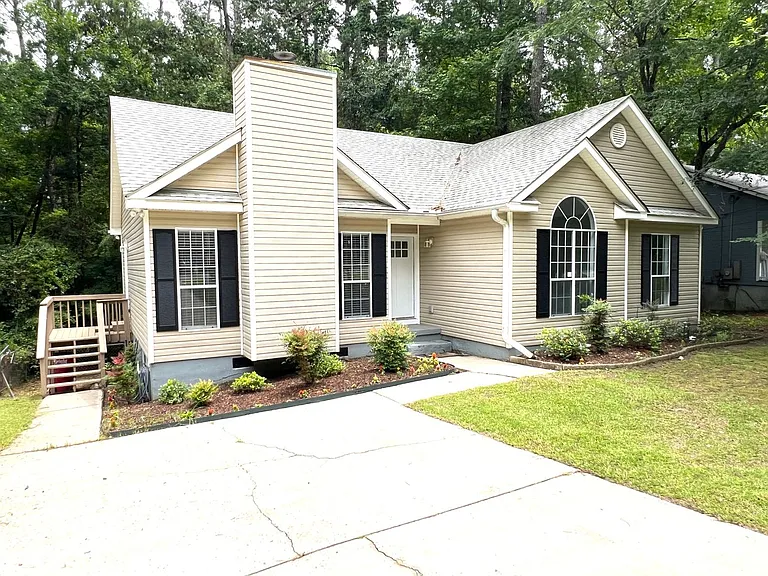 542 Loblolly Ln — Photo 2