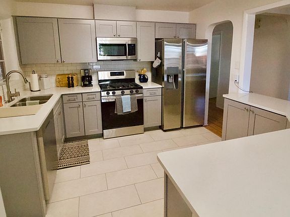 4th image of 2700 Louisiana Blvd NE