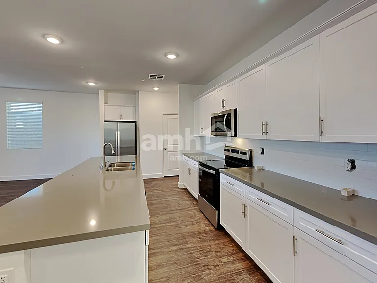3352 Blodwen St — Photo 4