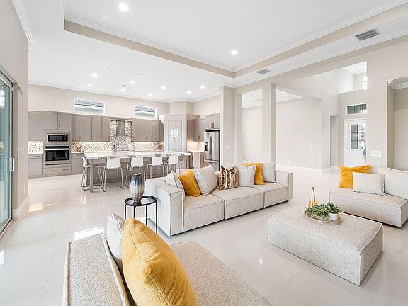 3rd image of 4734 Estates Circle
