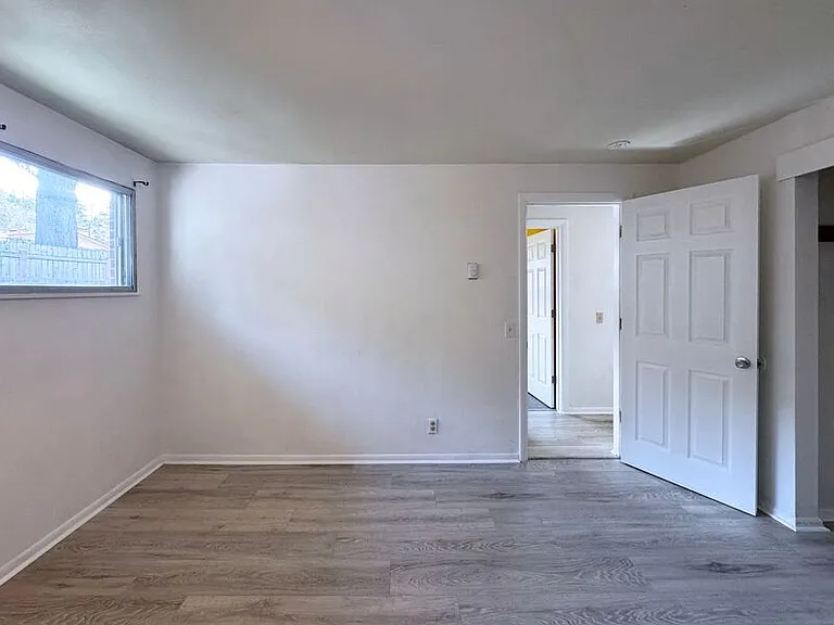 1180 E 37th Ave — Photo 33