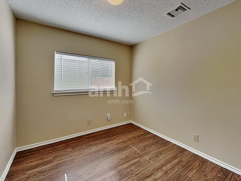 9254 Village Brown — Photo 14