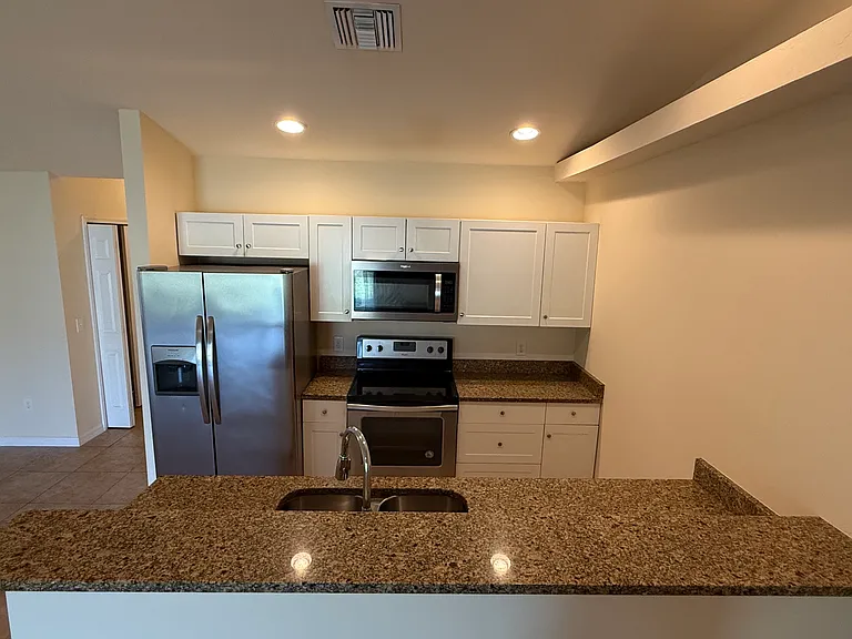 4131 SW 8th Pl #4131 — Photo 5