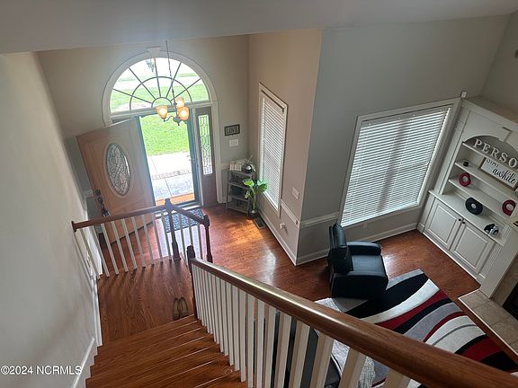 3rd image of 867 Live Oak Lane
