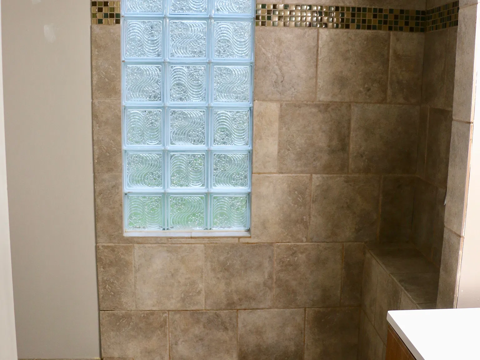8 bed, 3.5 bath, 2339 sqft, $3,200 — Photo 4