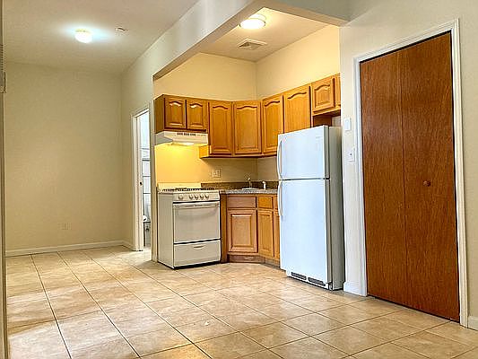 4th image of 351 Manhattan Ave APT 2R