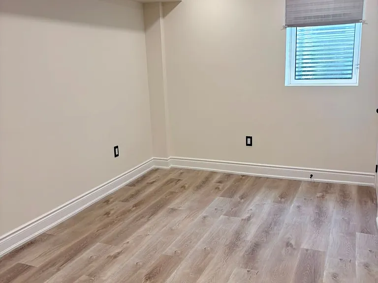 158 Wainscot Ave #BASEMENT — Photo 21