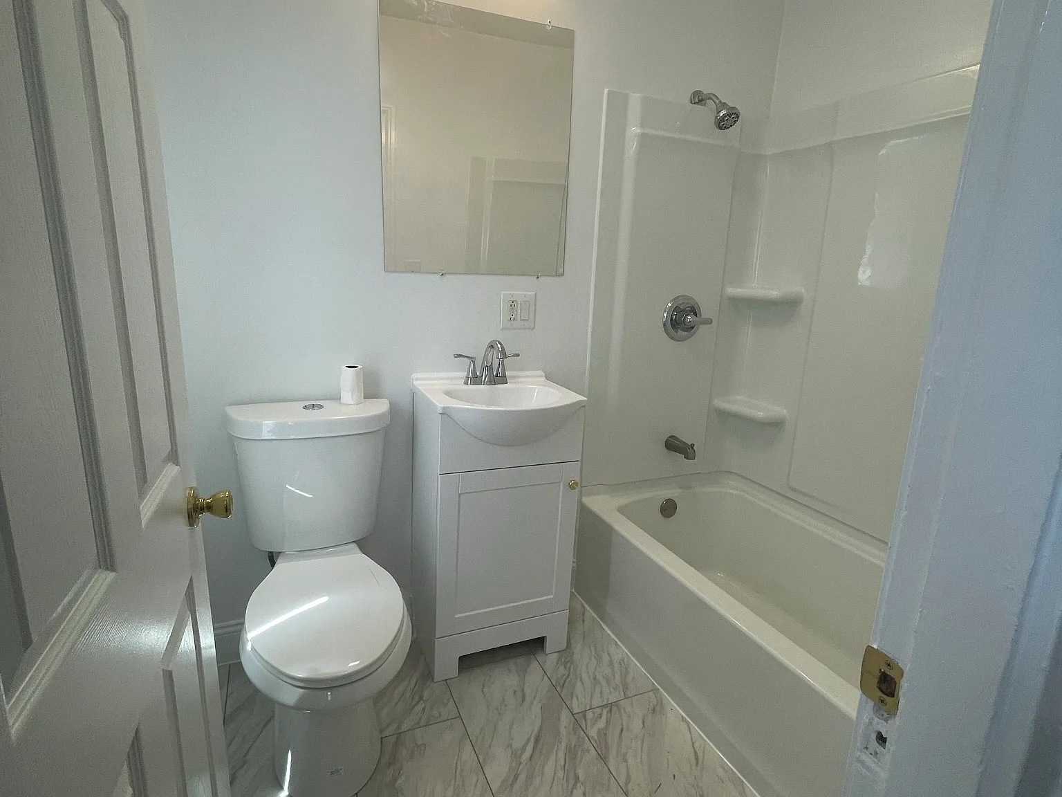 3 bed, 1100 sqft, $2,800 — Photo 2