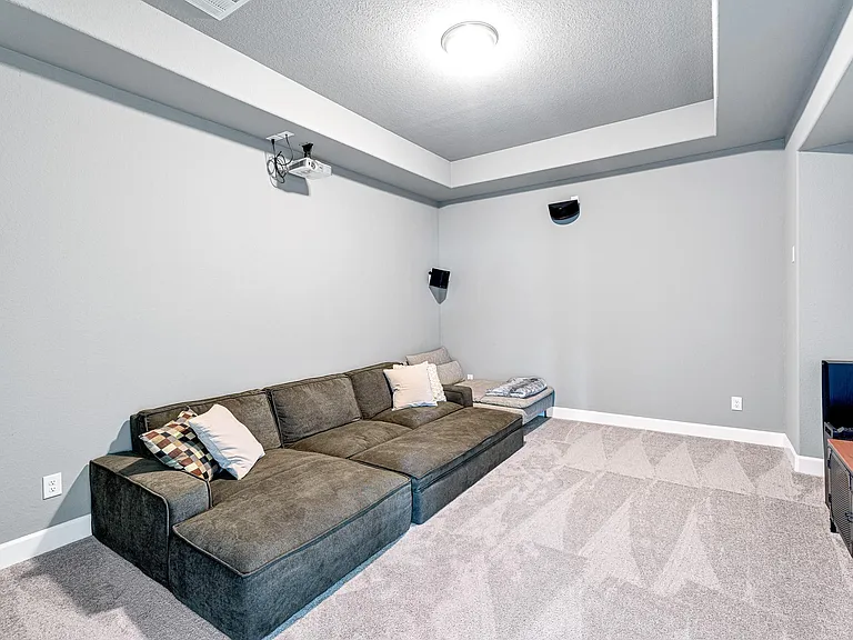 5615 Logan Ridge Ln — Photo 33