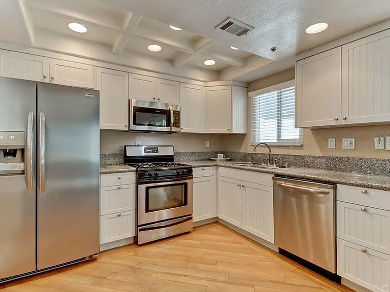 2233 Fairview Rd #S — Photo 4