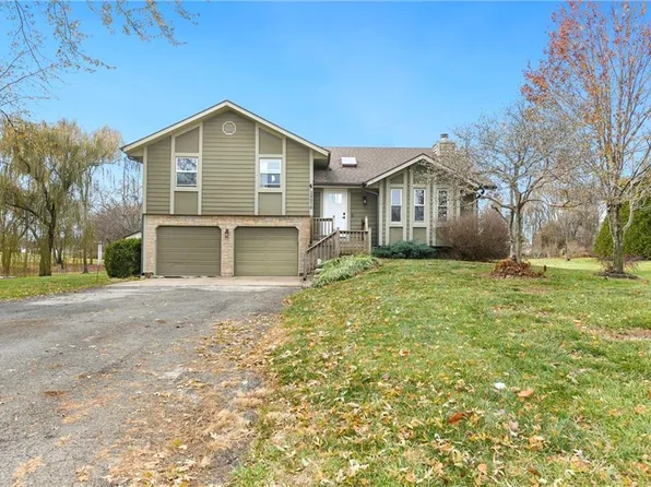 20070 Travis Ln, Stilwell, KS 66085
