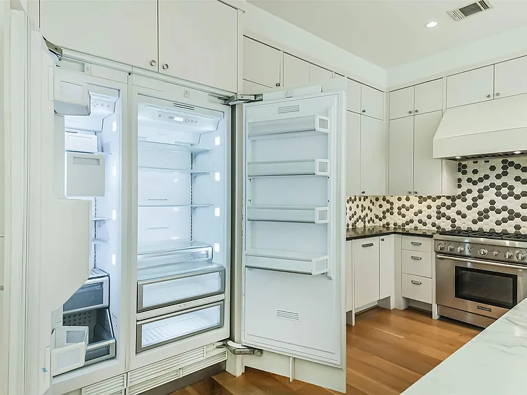 815 Alexander St — Photo 17