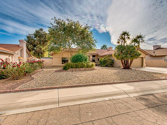 4th image of 7833 W Columbine Dr