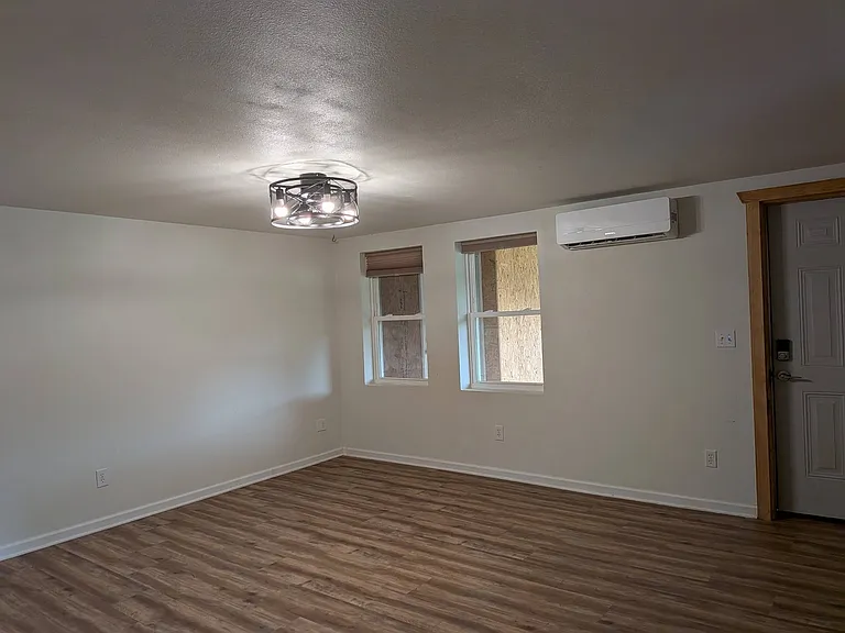 825 N Green River Rd #C — Photo 6