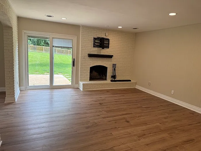 318 Wildforest Dr — Photo 7
