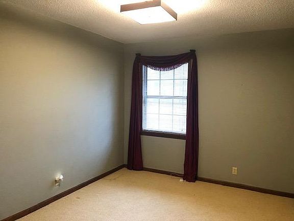 5th image of 355 Clear Lake Dr