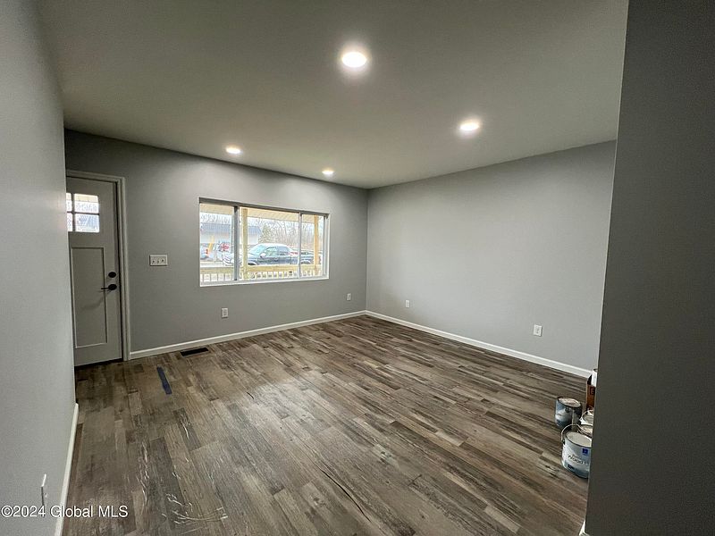 5th image of 61 Poultney Street