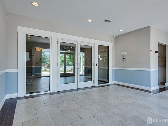 4th image of 127 Tower Blvd