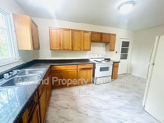 3rd image of 1813 Walker Ave