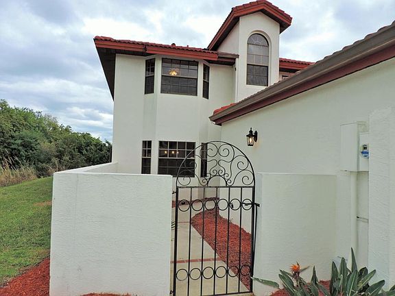 4th image of 2596 Sykes Dr