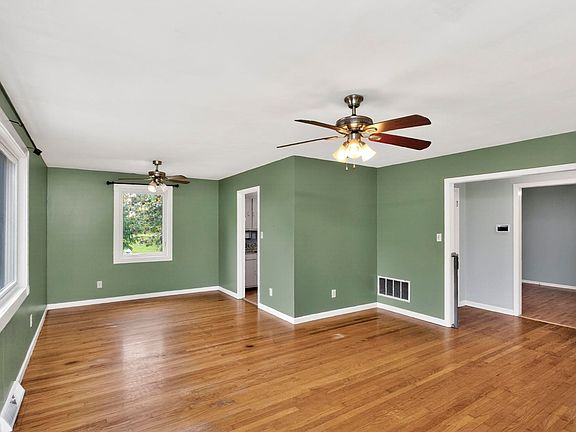 5th image of 921 Azalea Dr