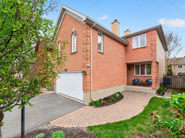 27 Inwood Dr, Ottawa, ON K2M 1Z5
