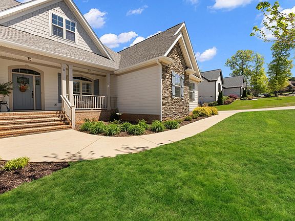 3rd image of 1 Thornbriar Ct