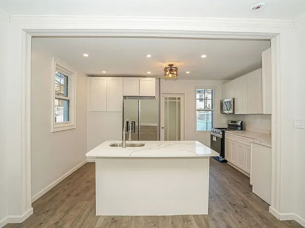 846 East 48th Street image 4 of 10