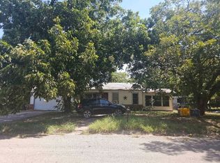 1012 N Walnut St, Cleburne, TX 76033