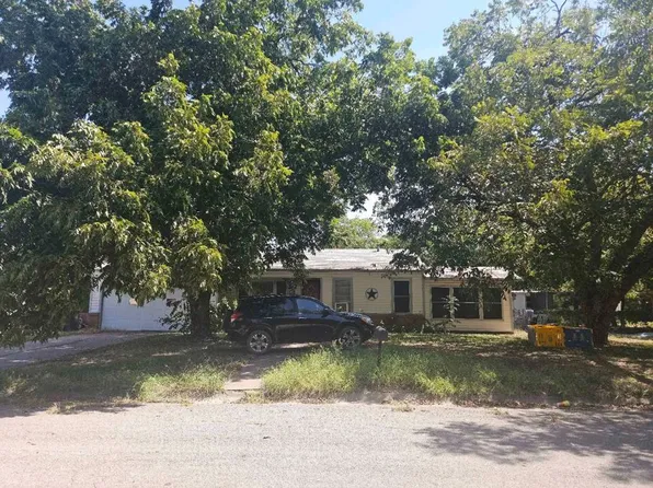 1012 N Walnut St, Cleburne, TX 76033