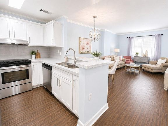 2nd image of 1101 Juniper St NE APT 616