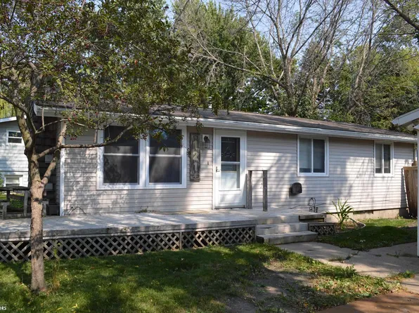 121 Hillhaven Dr, Forest City, IA 50436
