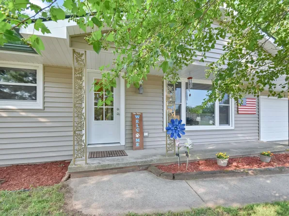 1519 Bruce Ln, Green Bay, WI 54313