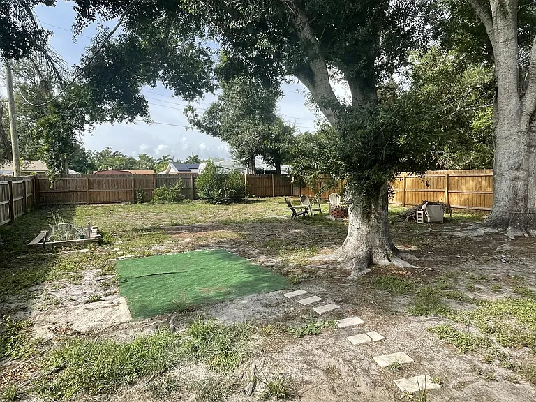 2175 Goldenrod St — Photo 14