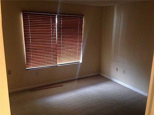 5th image of 608 NE 195th St