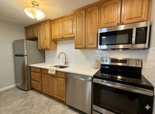 5 Washington St APT B2, Reading, MA 01867